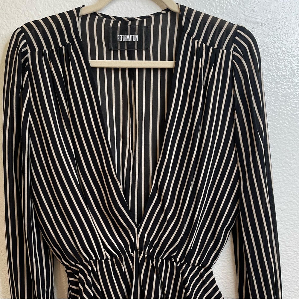 Reformation deep v, stripped blouse with elastic waist - Picture 3 of 16